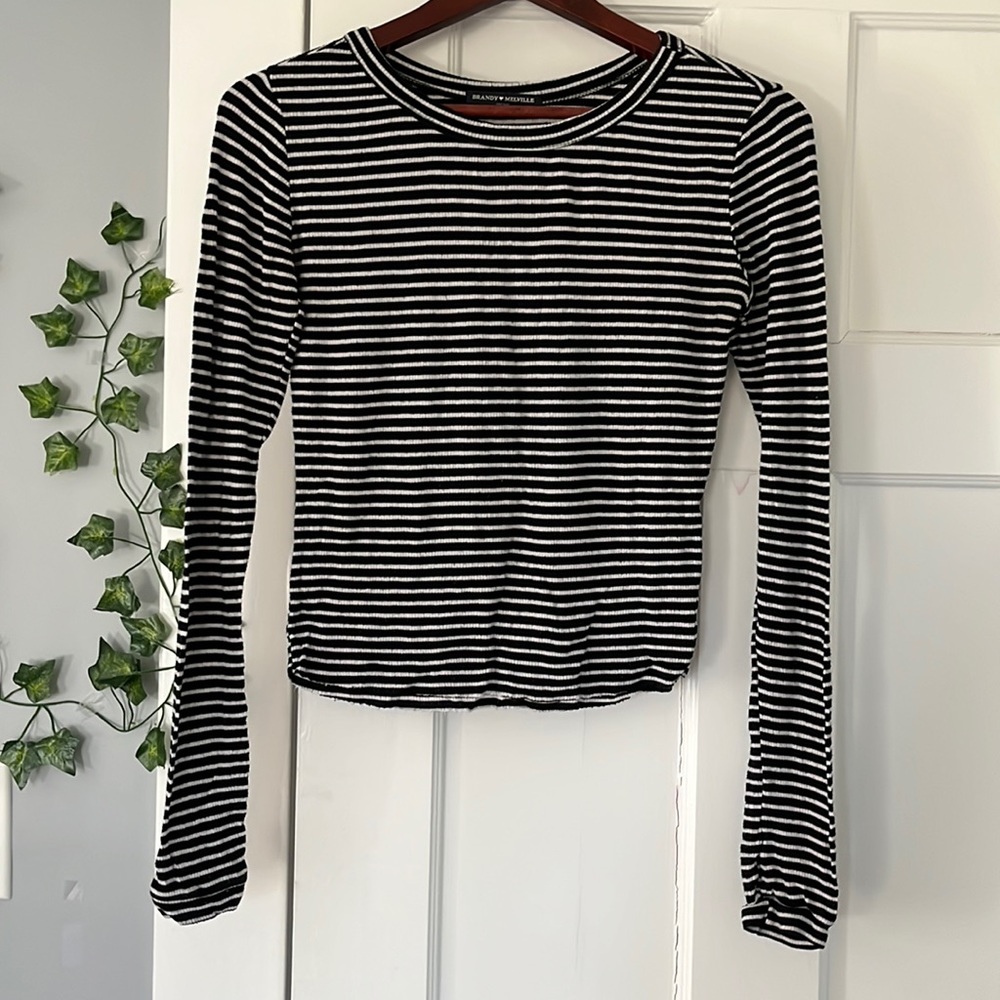 Cute long sleeve shirt(Bandy Melville)
